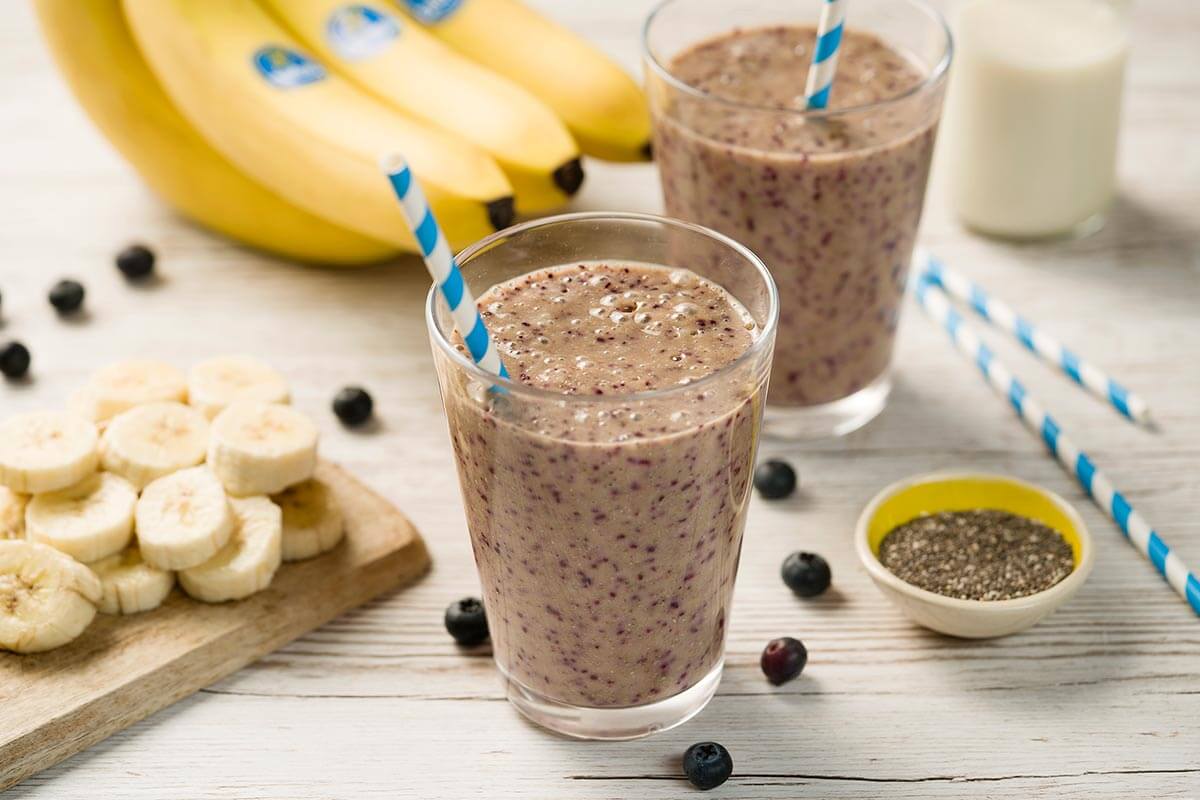 Smoothie alla banana, mirtilli e chia