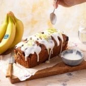 Pane alle banane Chiquita con i mirtilli e glassa al limone
