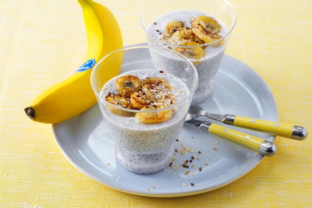 Dessert ai semi di chia con cocco e banane al forno