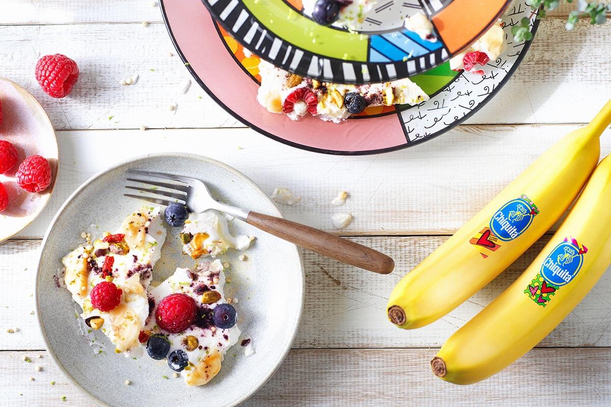 Yogurt gelato alle banane Chiquita serie Britto con bacche di acai