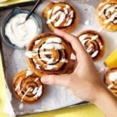 Girelle alla cannella con banane Chiquita e crema al cocco