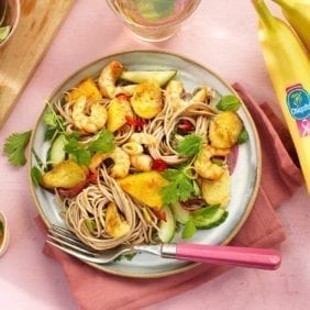 Noodles saltati con gamberi e banana Chiquita