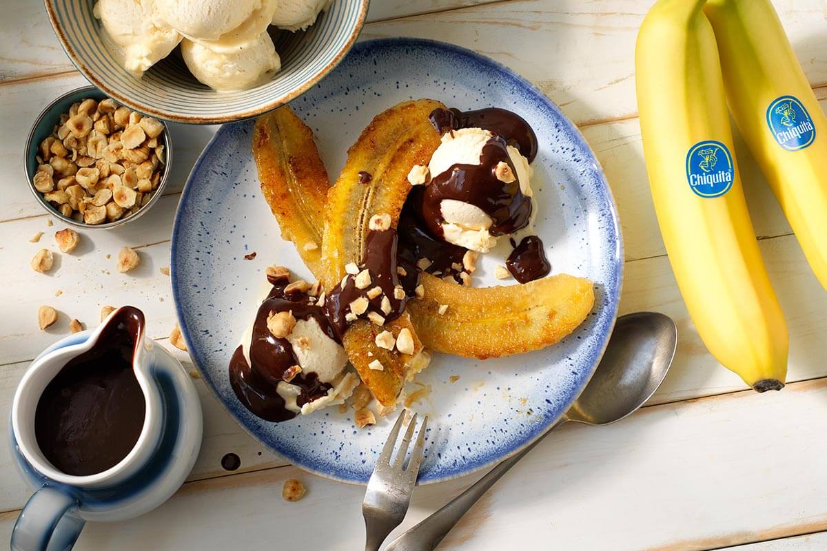 Banana split Chiquita con cioccolato fondente e nocciole