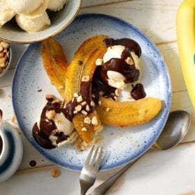 Banana split Chiquita con cioccolato fondente e nocciole