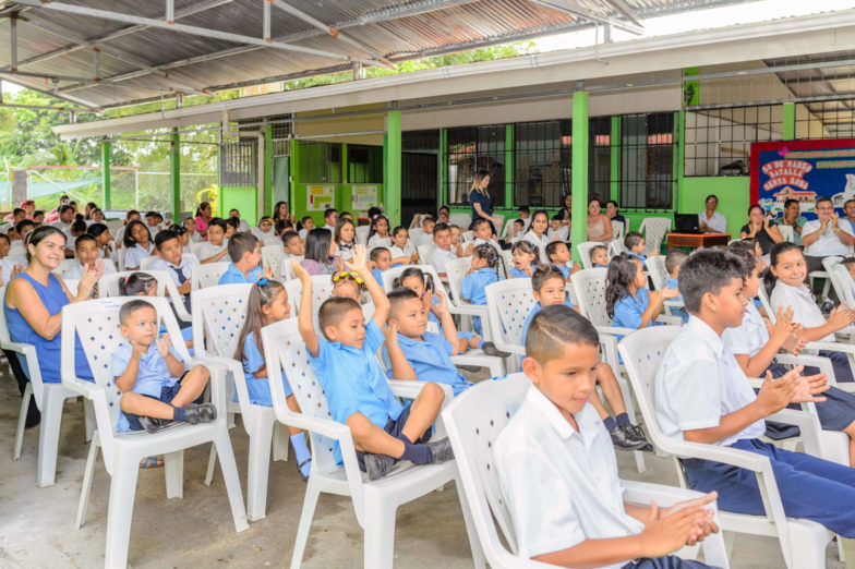 Chiquita dona i terreni delle scuole al Ministero dell'Istruzione della Costa Rica