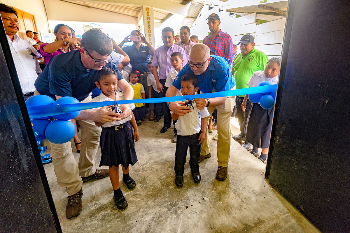Chiquita dona un refettorio per i 330 studenti della scuola Barranco Medio a Bocas del Toro