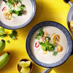 Zuppa tailandese sana al curry e cocco con banane Chiquita