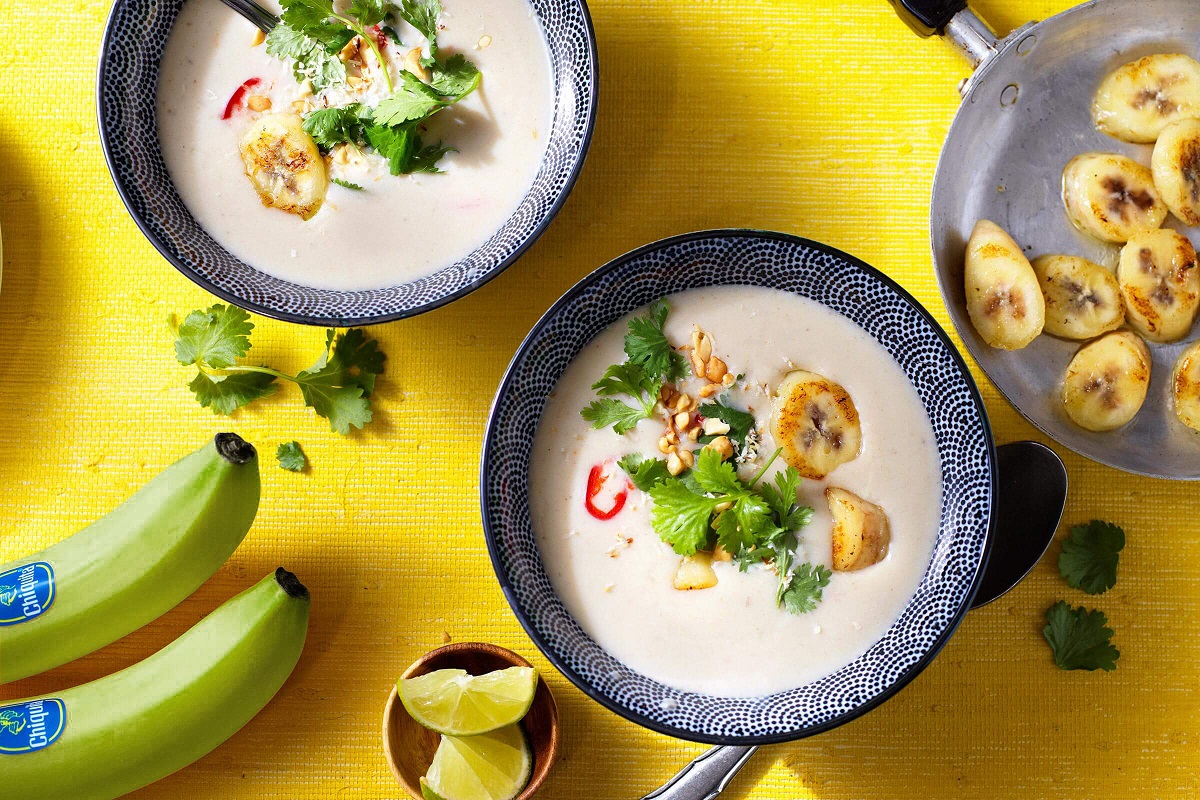 Zuppa tailandese sana al curry e cocco con banane Chiquita