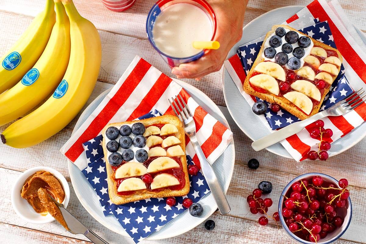 Tramezzino al burro di arachidi e confettura con banane Chiquita e mirtilli