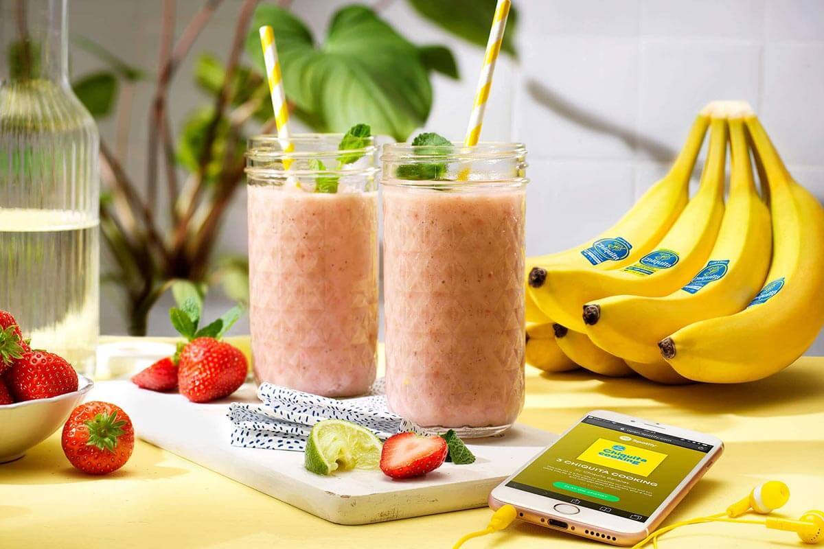 Frullato facile con banane Chiquita e fragole