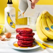 Pancake post allenamento con barbabietola e banane Chiquita per sumo squat