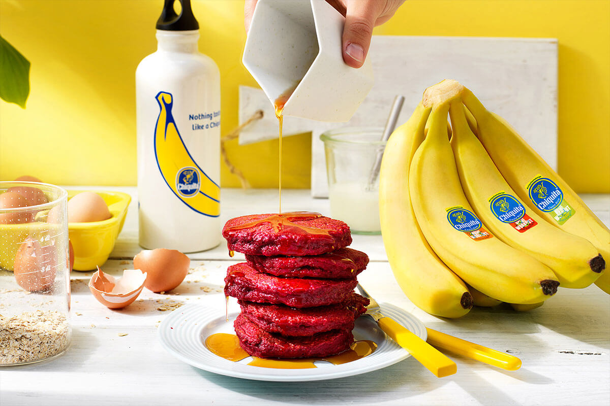 Pancake post allenamento con barbabietola e banane Chiquita per sumo squat