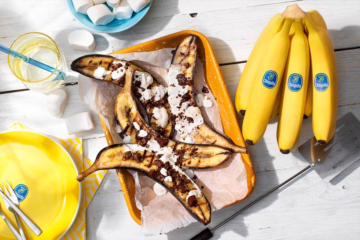 Banane Chiquita alla griglia, farcite con cioccolato e marshmallow