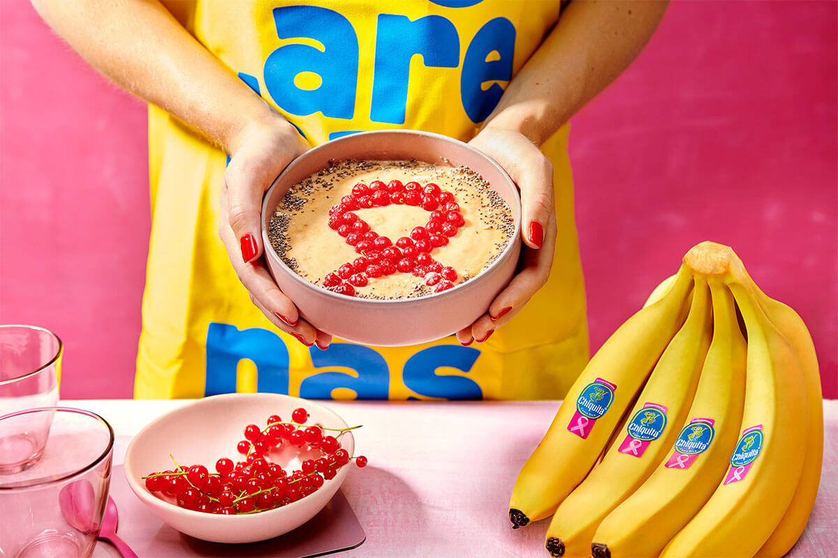 Frullato in ciotola con banane Chiquita, mango e ananas