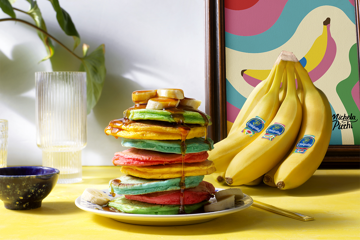Pancake colorati e soffici con banane Chiquita