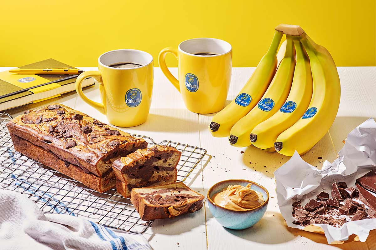 Banana bread con banane Chiquita, burro di arachidi e cioccolato