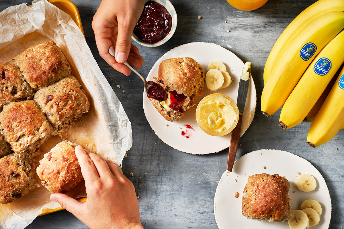 Il vero Banana Bread con datteri, senza zucchero e senza impasto, in una sola ciotola