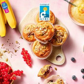 Muffin per la prima colazione con banane Chiquita e mirtilli