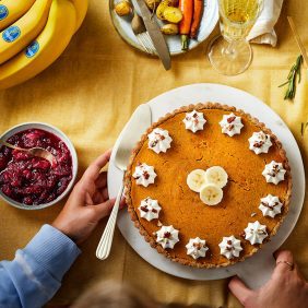 Torta di banana e zucca con crosta di cracker graham