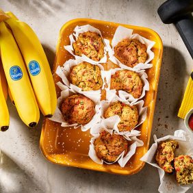 Muffin salati alla banana e ceci con formaggio e verdure