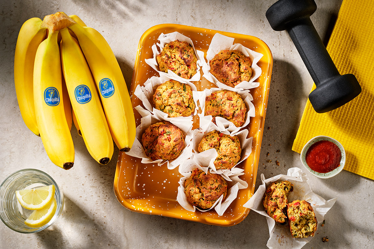 Muffin salati alla banana e ceci con formaggio e verdure