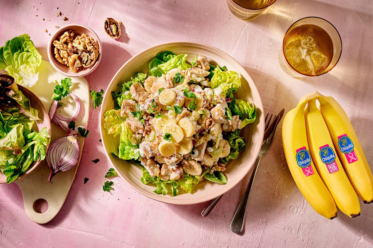 Insalata di pollo alla banana Chiquita e noci