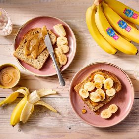 Toast integrale alla banana Chiquita e burro di mandorle