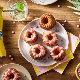 Mini ciambelle alla banana con vaniglia e ananas